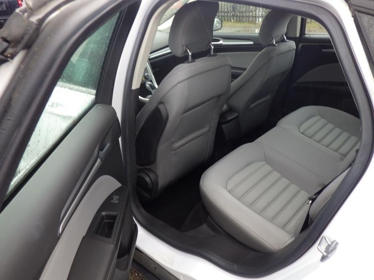 2014-ford-fusion-sedan-image-7