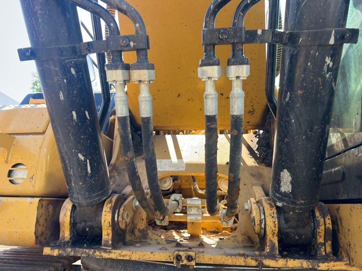 2021-caterpillar-336gc-image-13