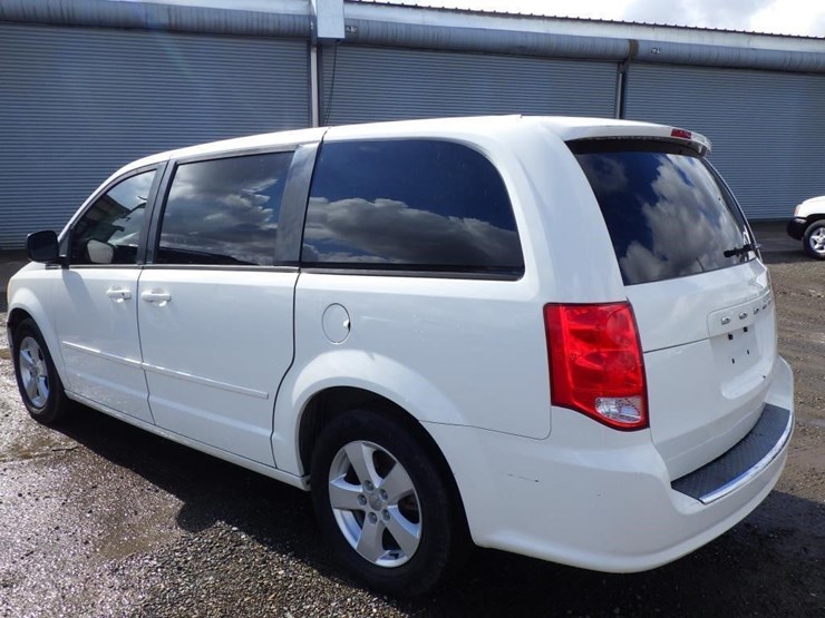 2013-dodge-grand-caravan-image-4