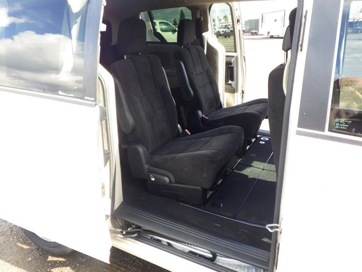 2013-dodge-grand-caravan-image-8