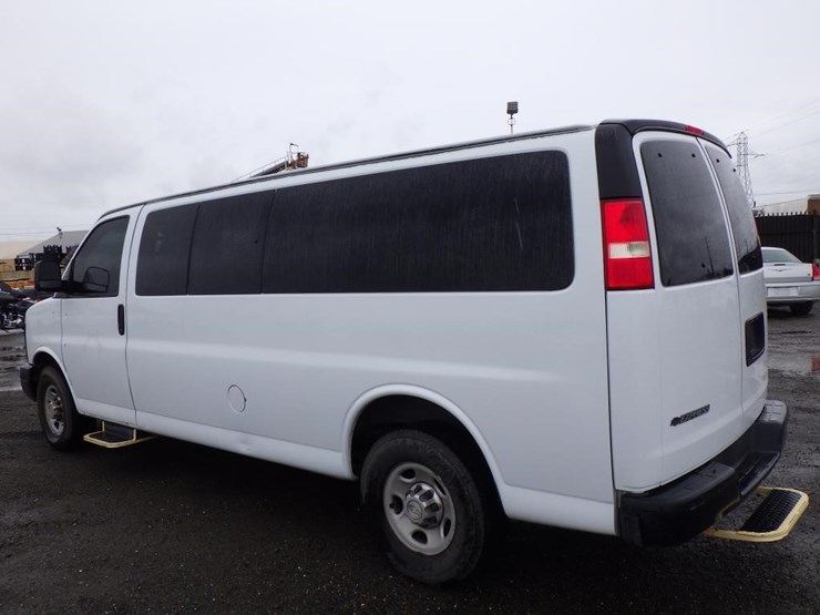 2013-chevrolet-3500-image-4