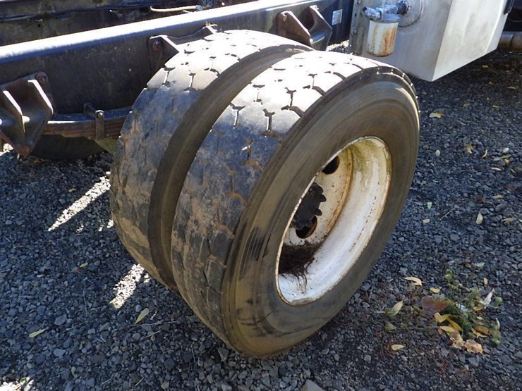 2006-ford-f750-image-27