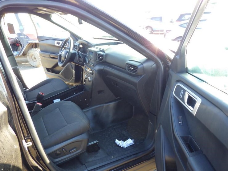 2022-ford-explorer-image-6