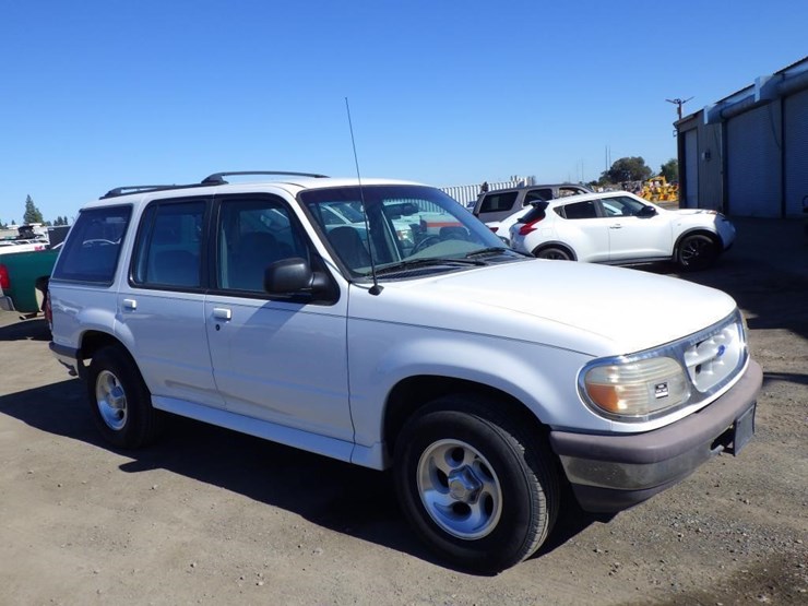 1995-ford-explorer-image-2