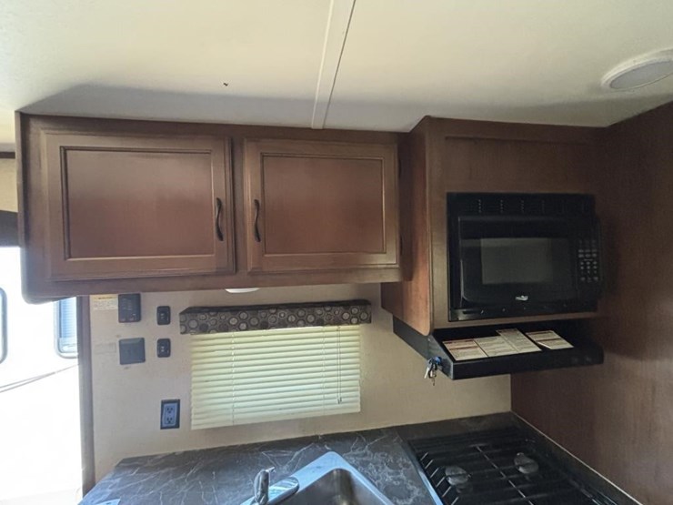 2016-jayco-jay-flight-slx-travel-trailer-image-33