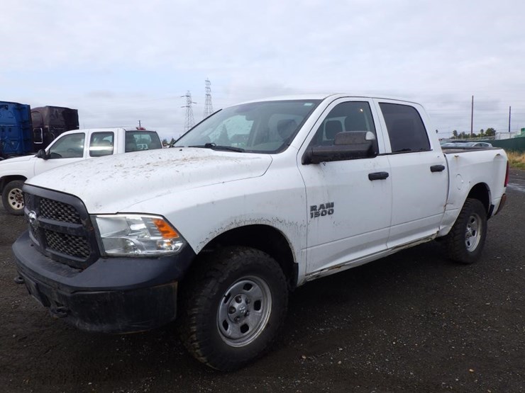 2016-ram-1500-crew-cab-pickup-turck-image-1