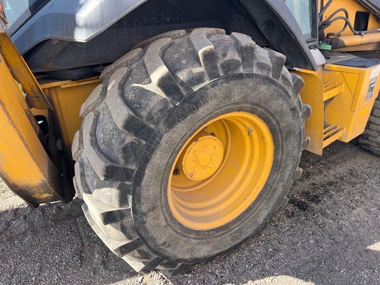 deere-410l-image-16