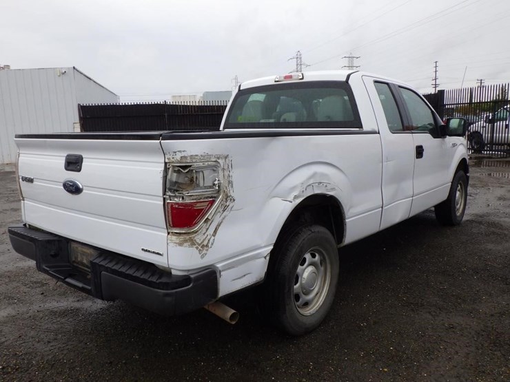 2014-ford-extra-cab-pickup-truck-image-3
