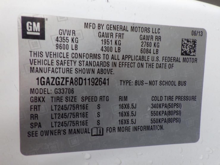 2013-chevrolet-3500-image-16