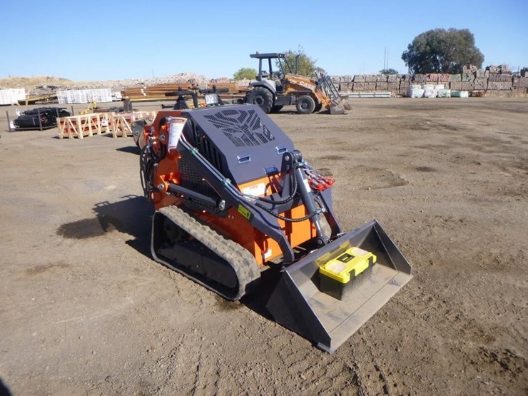 tpm-t460-skid-steer-track-loader-image-2