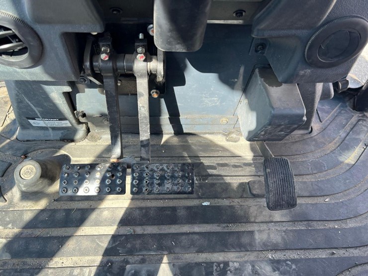 deere-410l-image-38