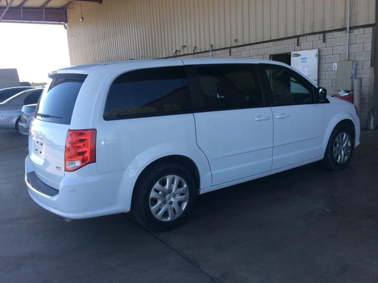2011-dodge-grand-caravan-image-3