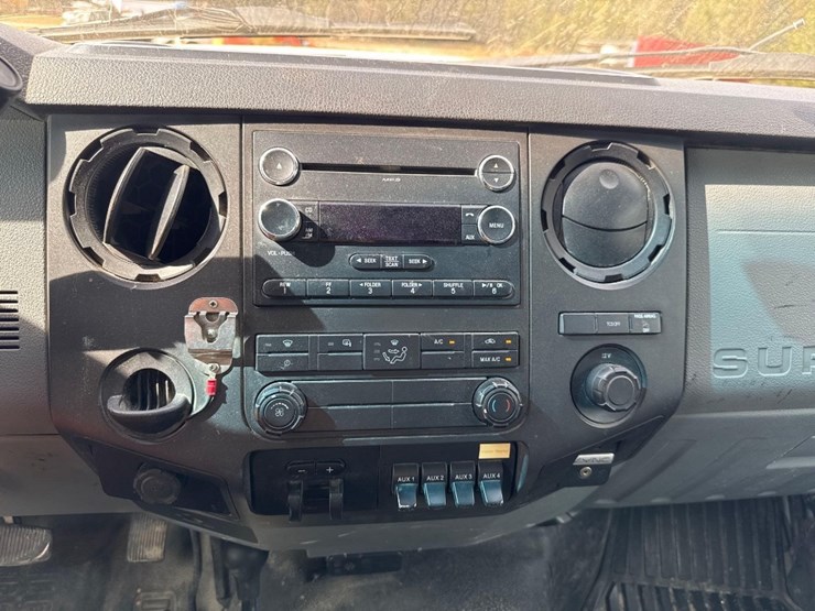 2016-ford-f550-xl-image-33
