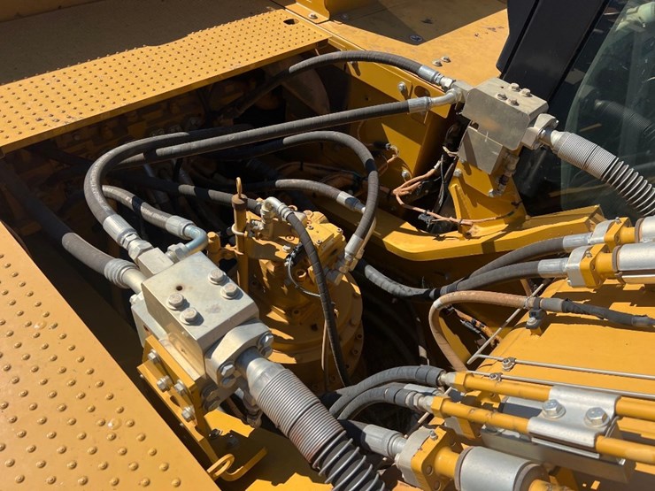 2021-caterpillar-336gc-image-16