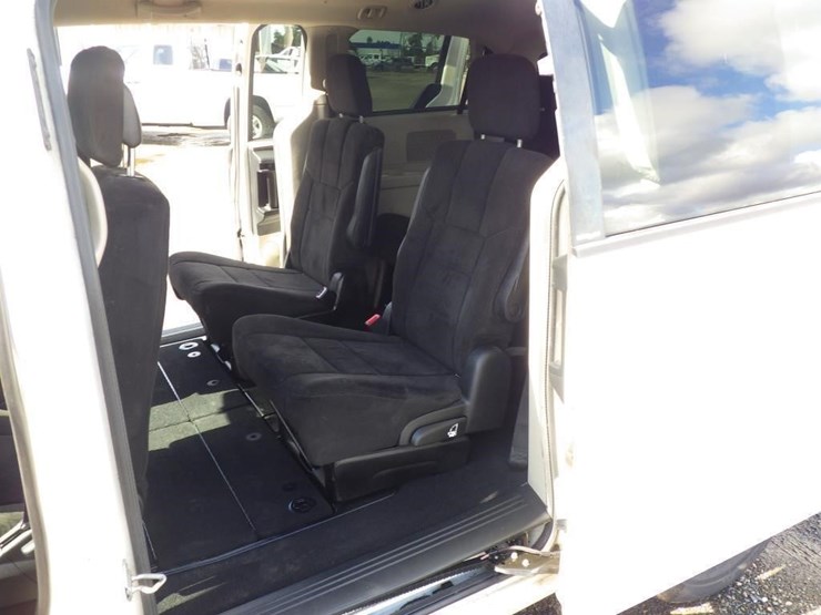 2013-dodge-grand-caravan-image-7