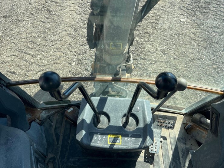 deere-410l-image-41