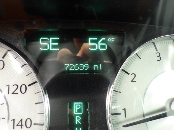 2010-chrysler-300-sedan-image-14