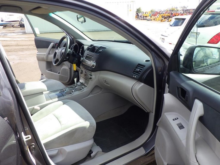 2010-toyota-highlander-image-6