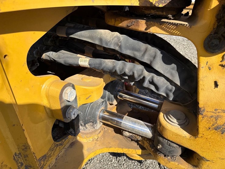 caterpillar-415f2-image-15