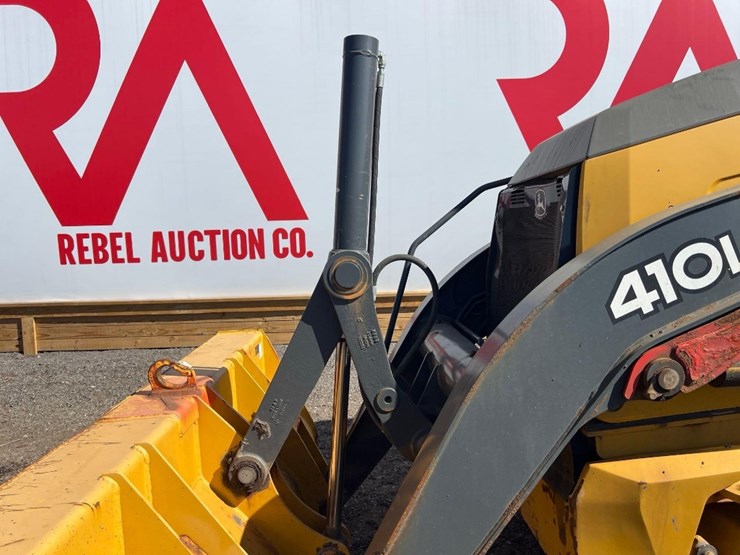deere-410l-image-15