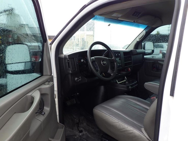 2013-chevrolet-3500-image-5