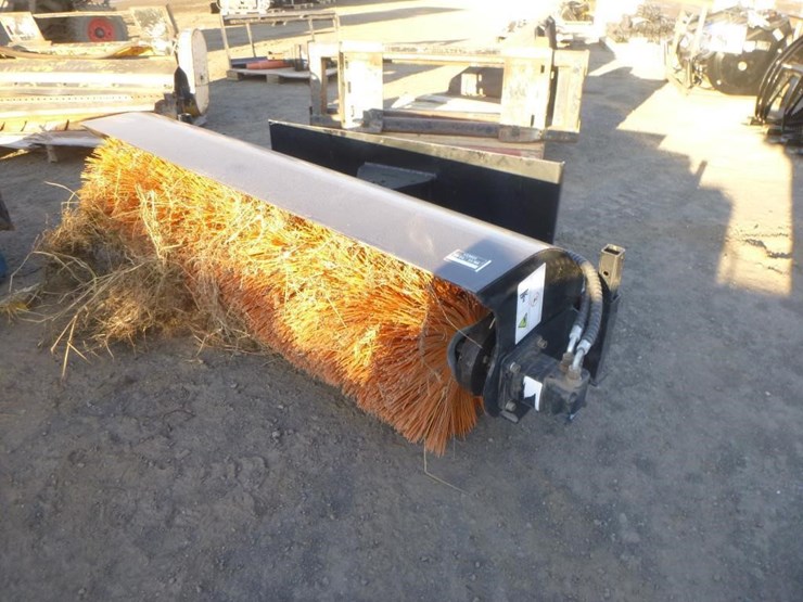 giyi-64"-skid-steer-angle-broom-image-1