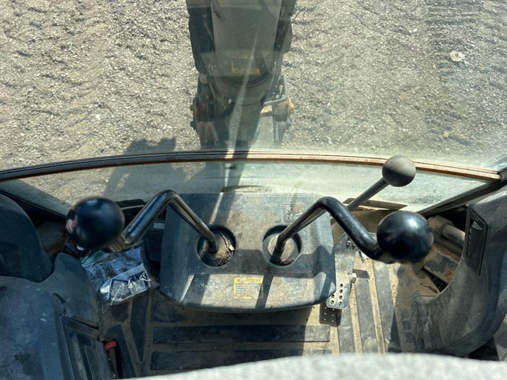 deere-410l-image-44