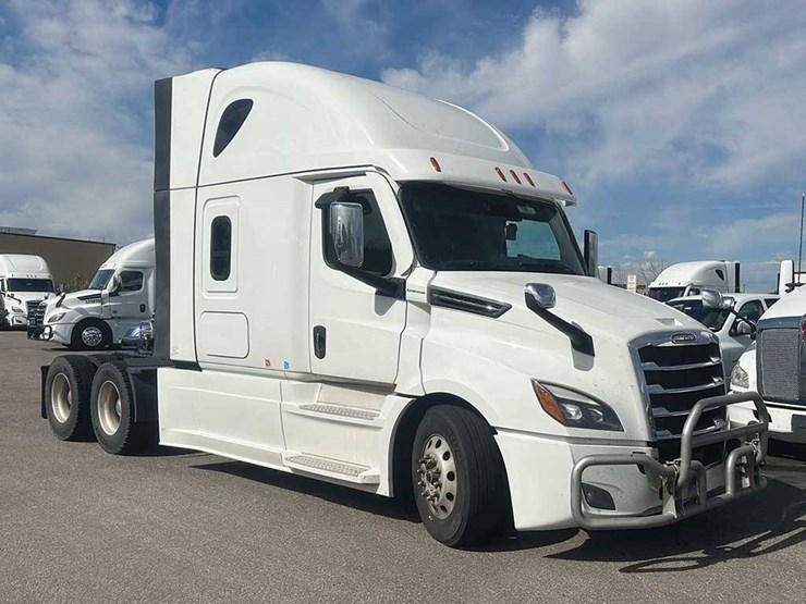 2022-freightliner-cascadia-126-image-1