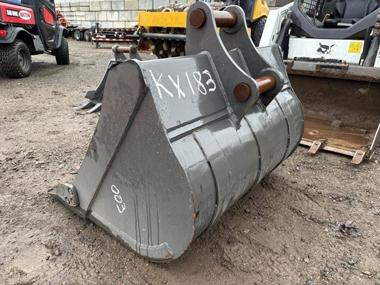 kubota-41"-excavator-bucket-w/teeth-image-4