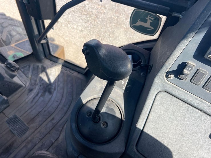 deere-410l-image-33