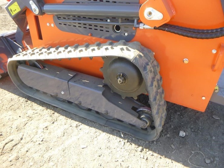 tpm-t460-skid-steer-track-loader-image-19