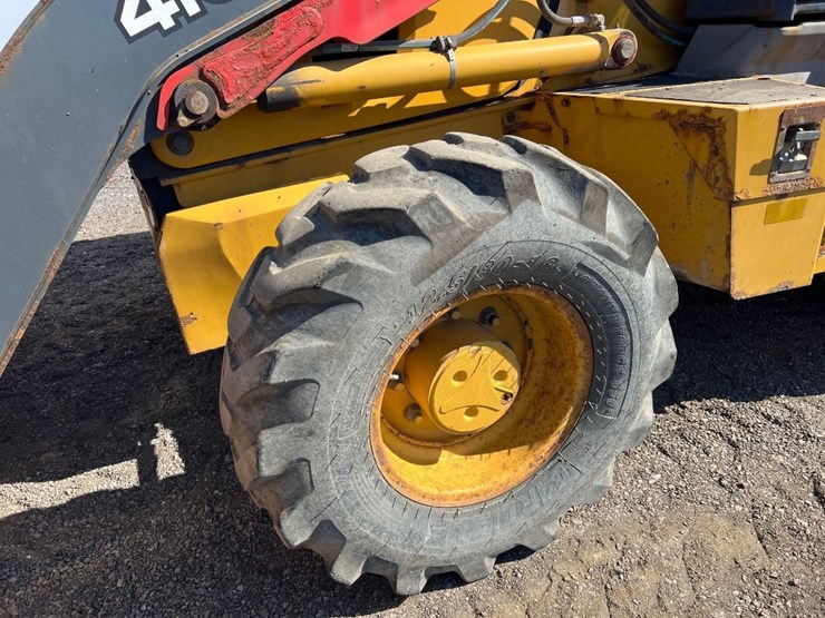 deere-410l-image-9