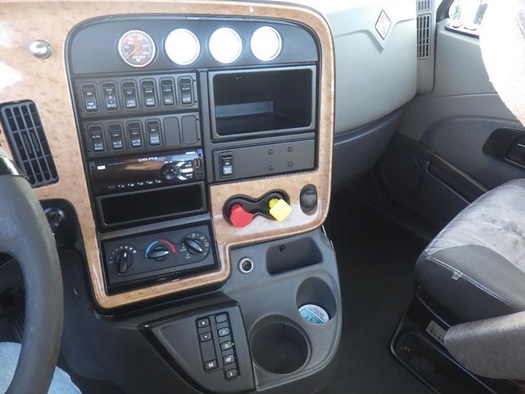 2011-international-prostar-image-32