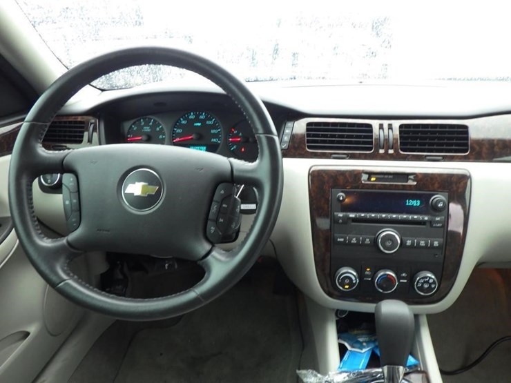 2013-chevrolet-impala-sedan-image-9