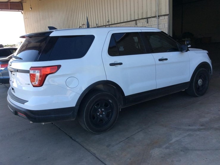 2018-ford-explorer-image-3