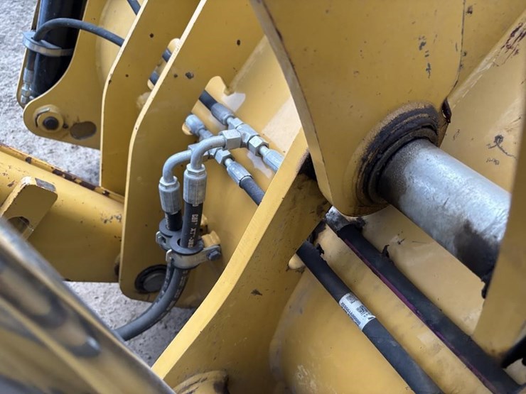 caterpillar-420f2-image-12