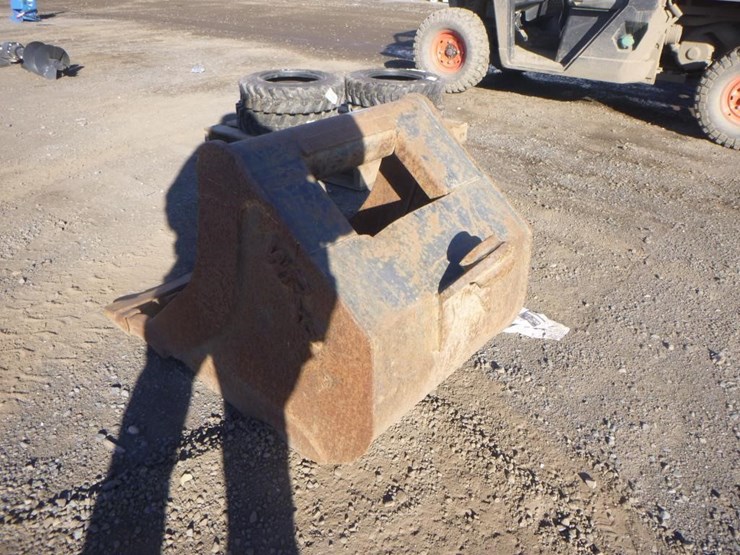 wr-24"-excavator-cleanup-bucket-image-4