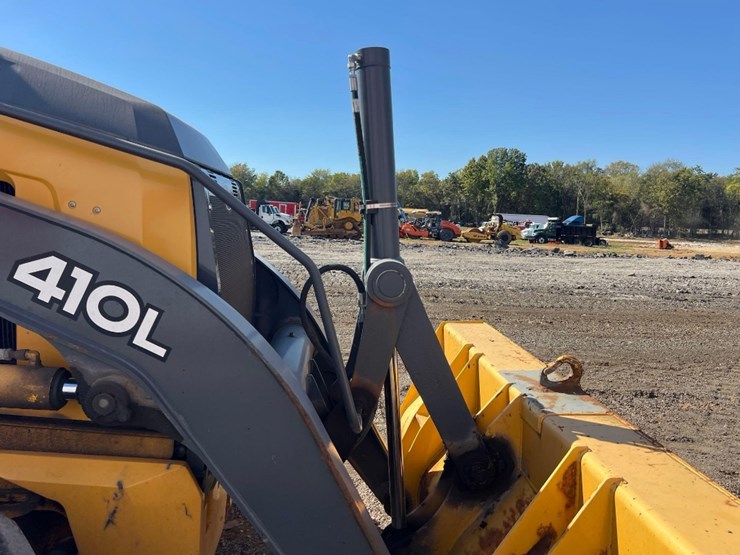 deere-410l-image-23