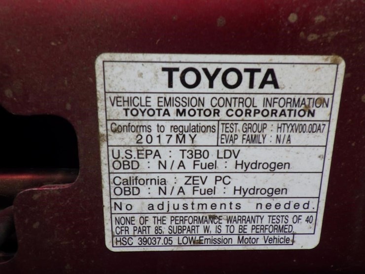 2017-toyota-mirai-sedan-image-12