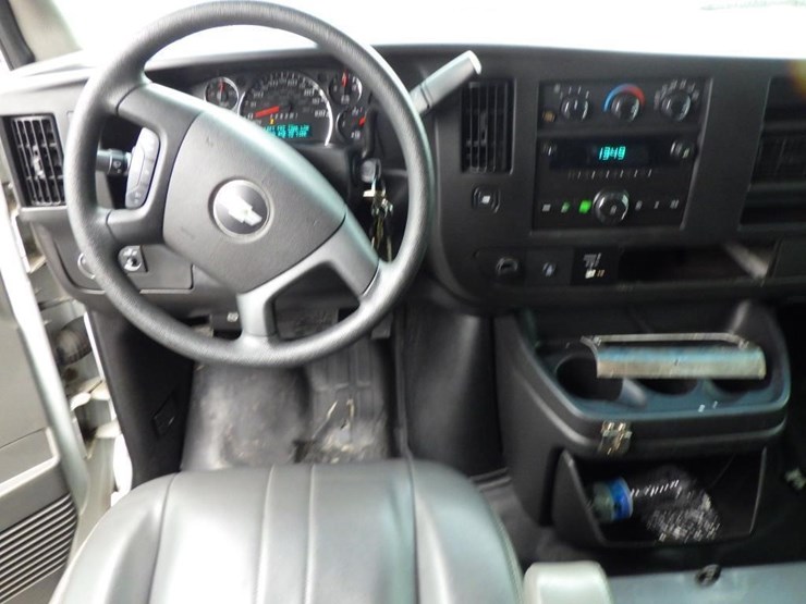 2013-chevrolet-3500-image-9
