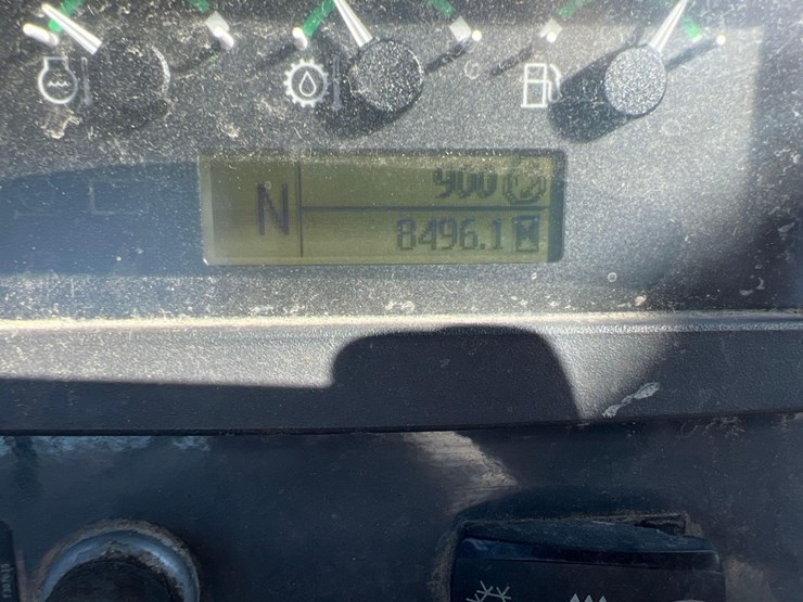 deere-410l-image-32