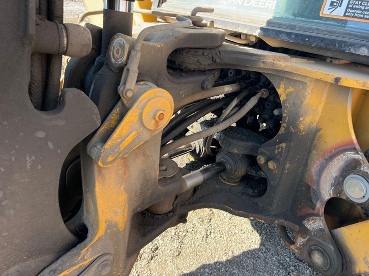 deere-410l-image-34