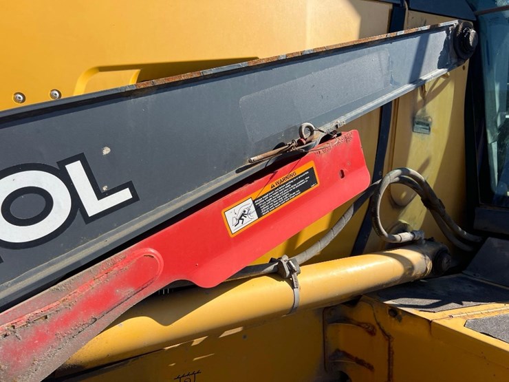 deere-410l-image-12