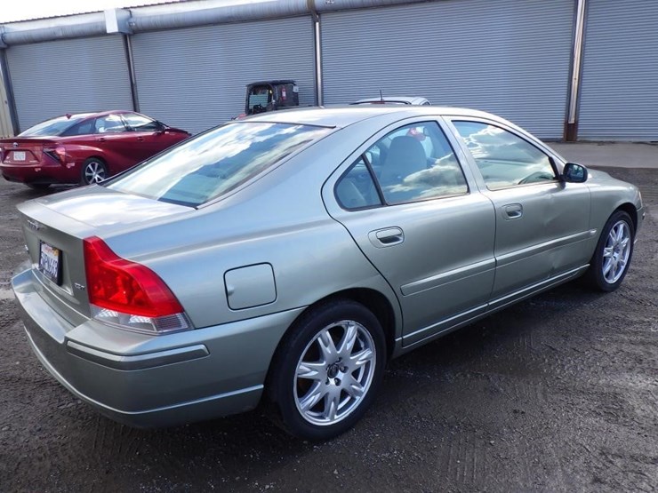 2006-volvo-s60-sedan-image-3