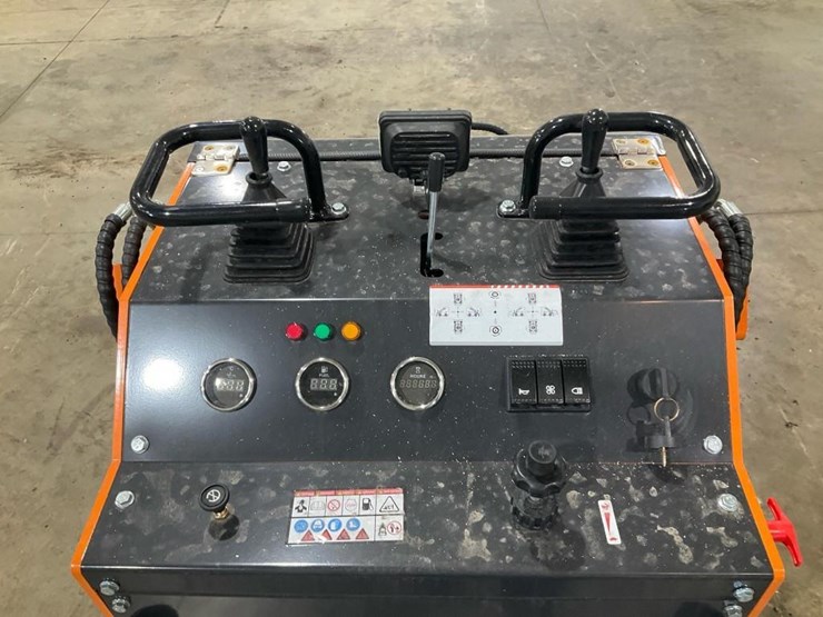 #1000-•-new-land-hero-ldh-t460-mini-track-skid-steer-loader-image-17