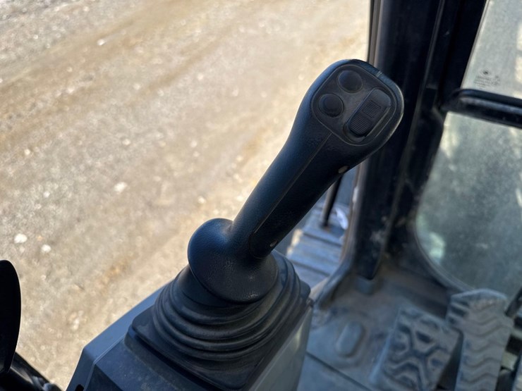 2016-caterpillar-315fl-image-34