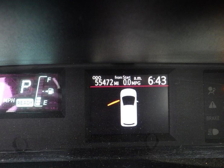 2014-toyota-prius-c-sedan-image-14