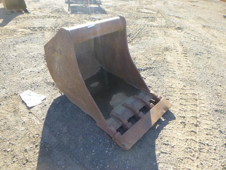 wr-24"-excavator-cleanup-bucket-image-2