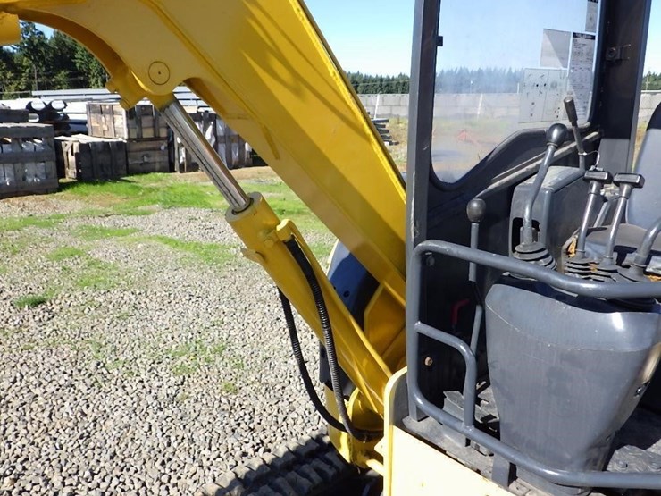 komatsu-pc12-image-12