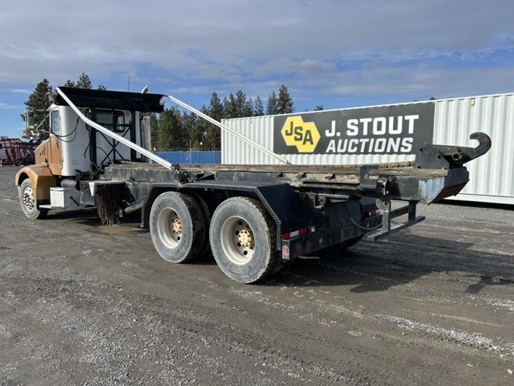 1997-peterbilt-385-image-3